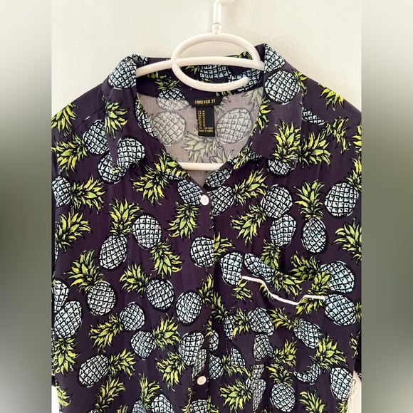 Cropped Hawaiian Button Down Shirt Forever 21 Blue Pineapples NWT Medium - Picture 9 of 12